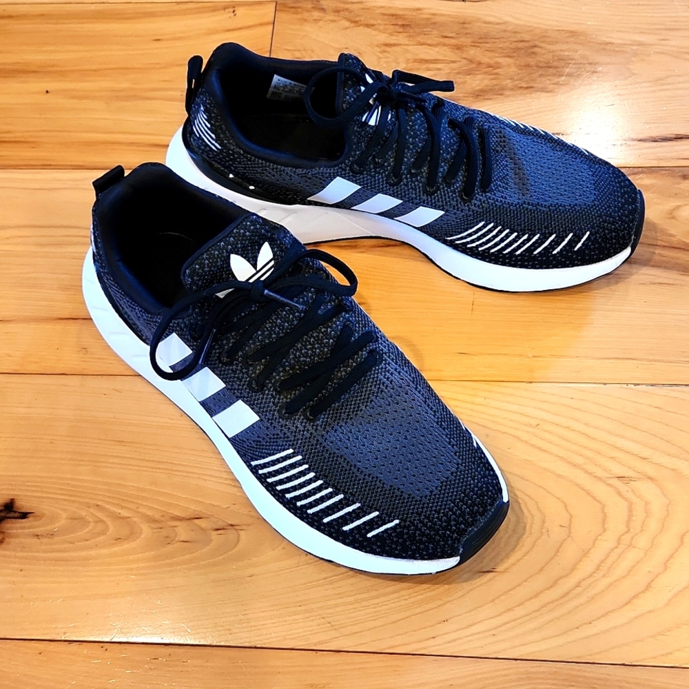 Adidas Swift Run 22 shoes